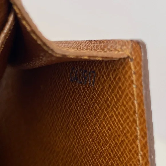 Louis Vuitton Porte Carte Credit Wallet - Picture 12 of 15